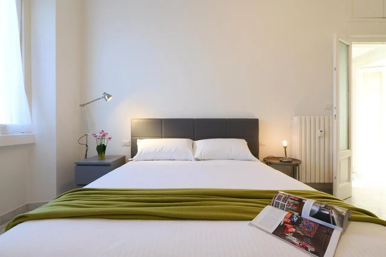 Contempora Apartments - Valtellina 4 Милан 0*,  Италия